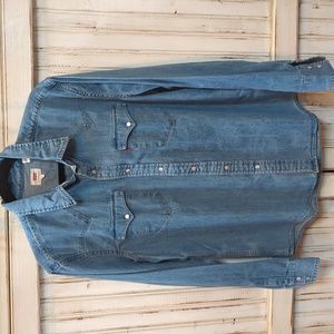 Levi's, denim snap button western style shirt. Medium